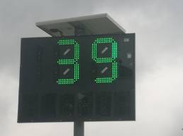 Radar de velocidad LED con energia solar 4